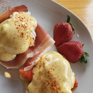 Canmore Calgary restaurant Mt. Engadine Lodge brunch eggs benedict prosciutto smoked salmon