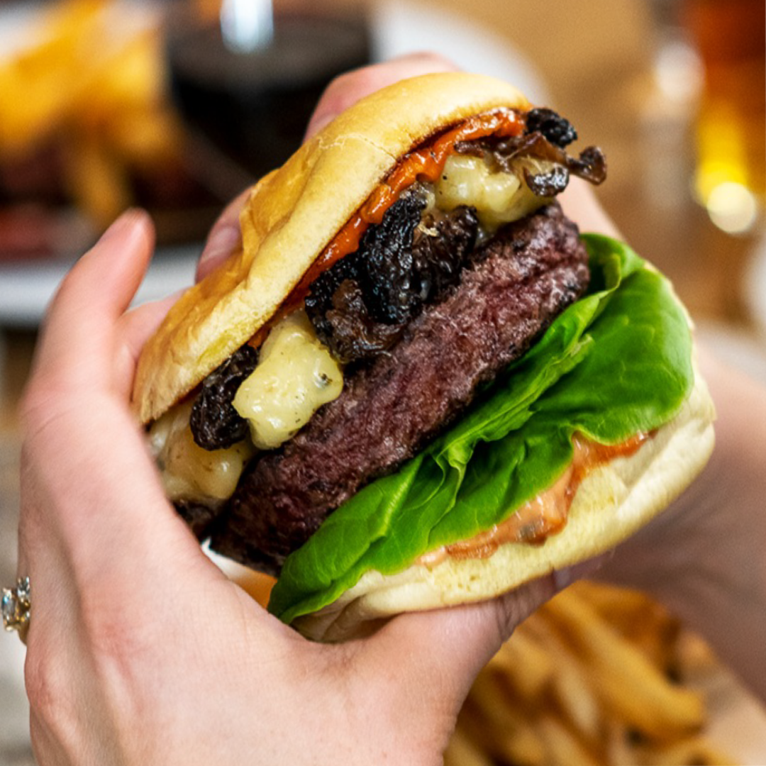 Model Milk burger