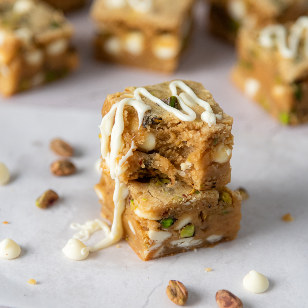 white chocolate pistachio blondies