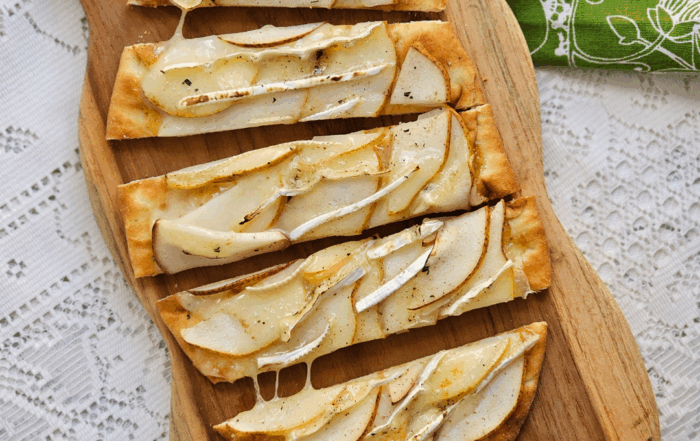 pear brie naan pizza