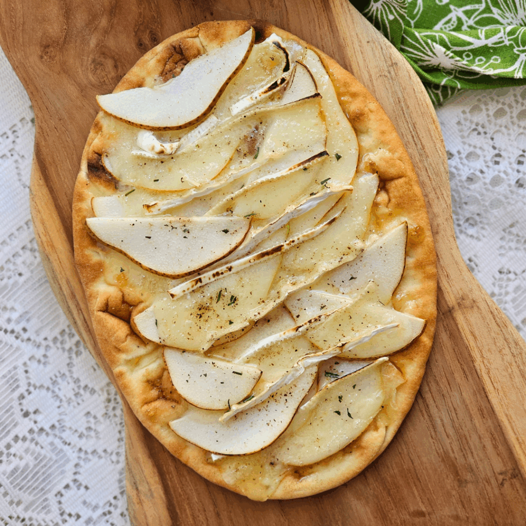 pear brie naan pizza pear brie naan pizza